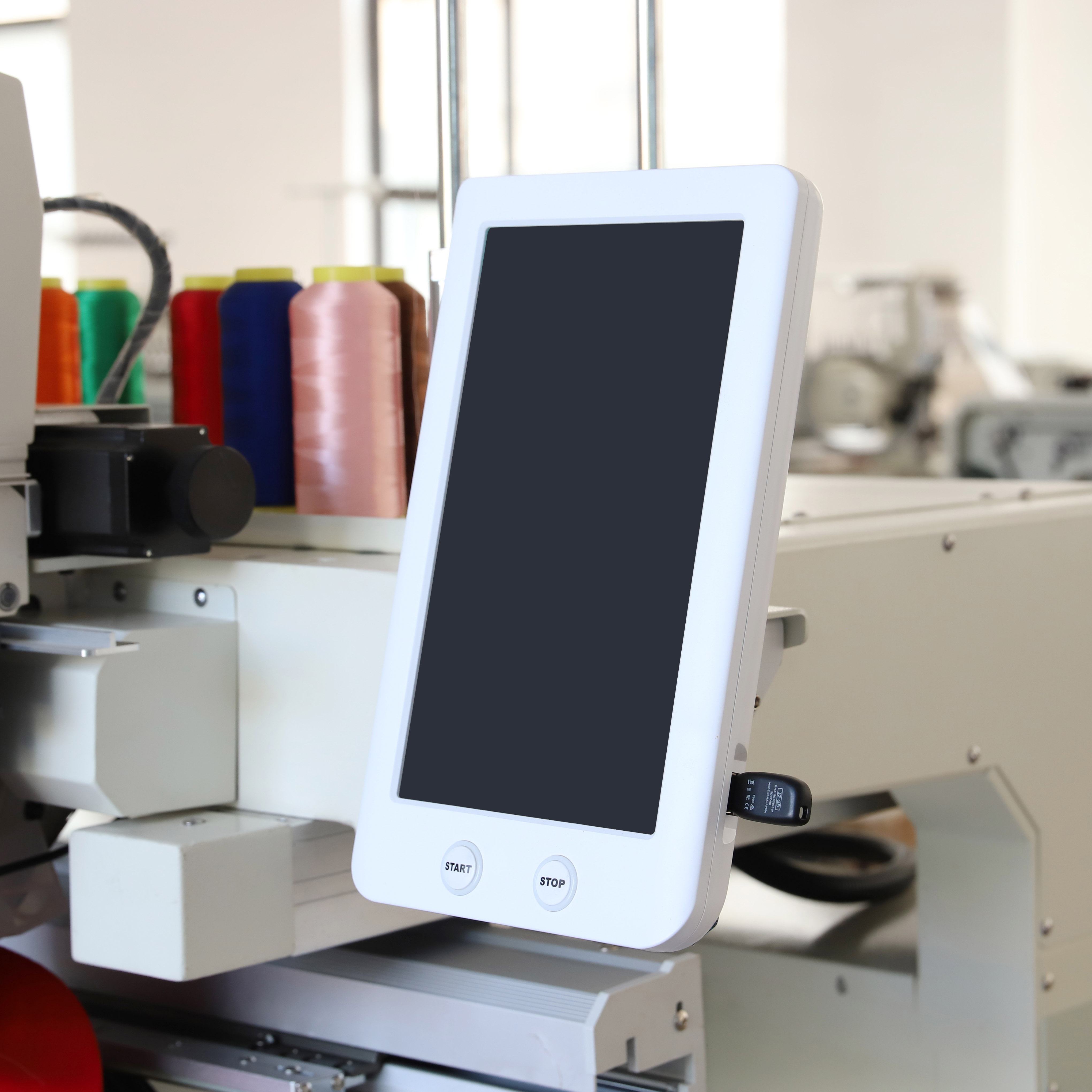 M&aacute;quina de bordado computarizada autom&aacute;tica profesional de alta calidad de 4 cabezales